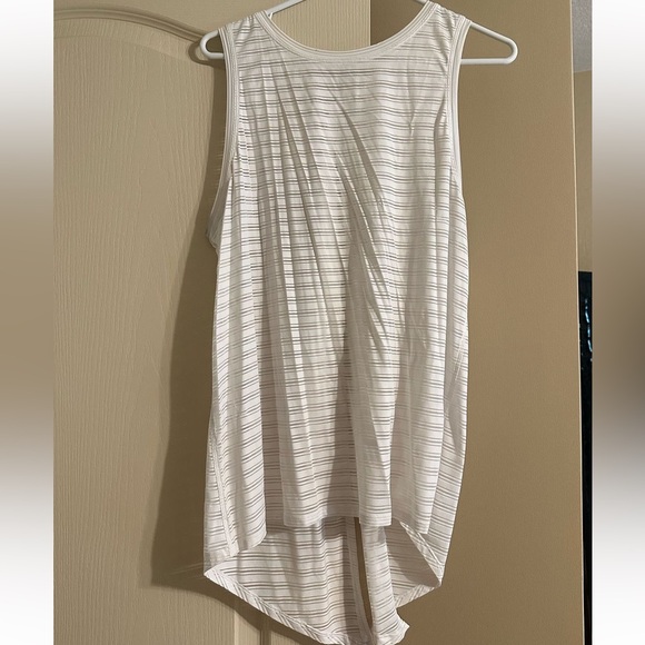 Lululemon tank top • Size 8 • $35 - Picture 2 of 2